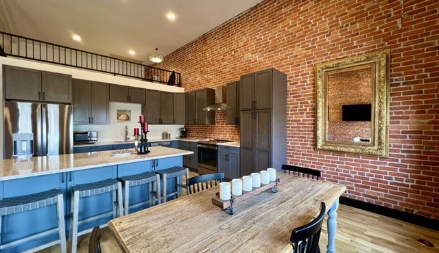 Fisher Loft - New! Gorgeous Downtown Space, 2 Bdrm, Local Golfing 50% Off!