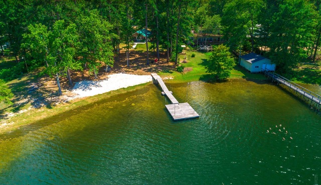 Fisher's Point Lakefront-South Toledo Bend-Hot Tub Private Beach Sleeps 6 Pets