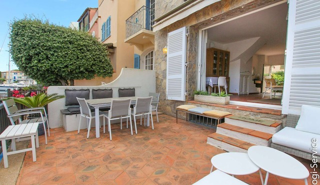 "Fisherman" house with 10 m mooring et solarium