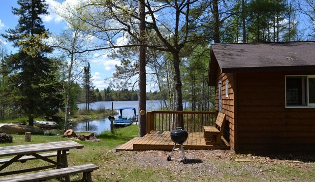 Fisherman's Cove Cabin on Middle Gresham Lake