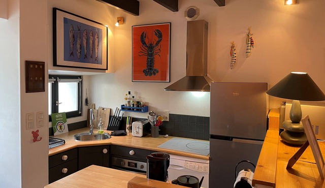 Fisherman's cottage close to the village, sleeps 4. Wifi and linen