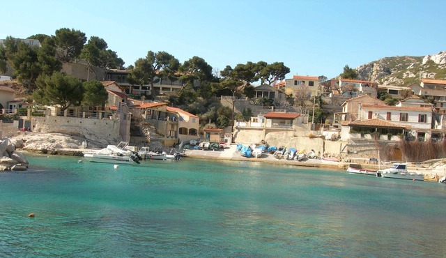 Fisherman's cottage along the water niolon