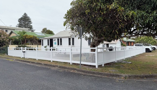 Fisherman's Cottage - Walk to Pub, Club and River!