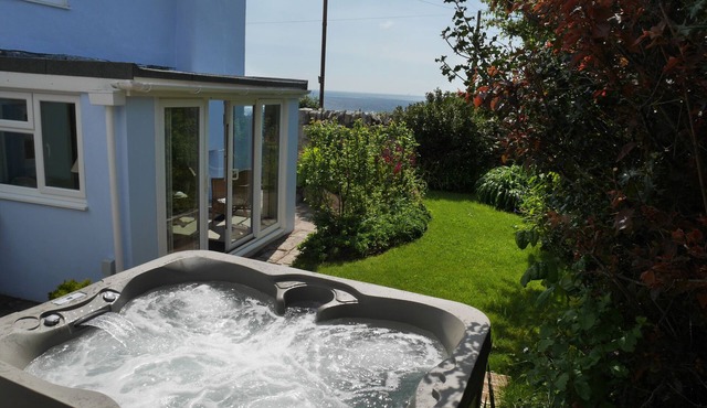 FISHERMAN'S COTTAGE, family friendly, with hot tub in Portland Bill