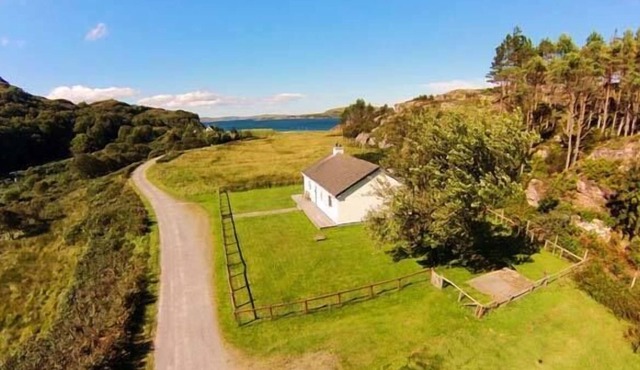 FISHERMAN'S COTTAGE, family friendly, with open fire in Ullapool