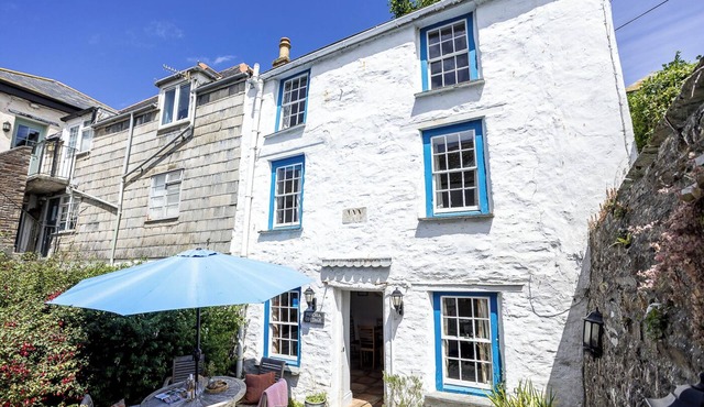 Fisherman's Cottage with pretty courtyard central Port Isaac