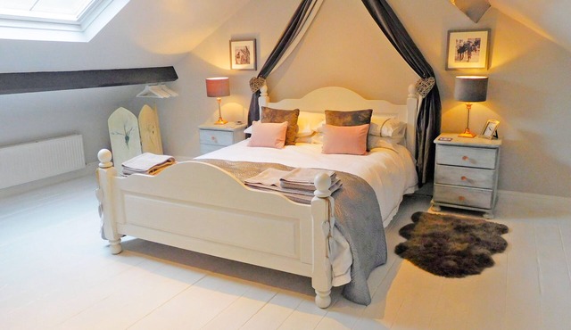 Fisherman's Cottage Old Town Scarborough woodburner, private parking, enc garden