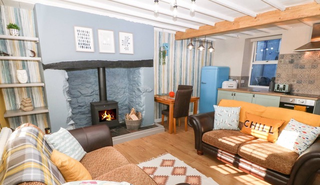 FISHERMAN'S COTTAGE, pet friendly, with open fire in Church Bay