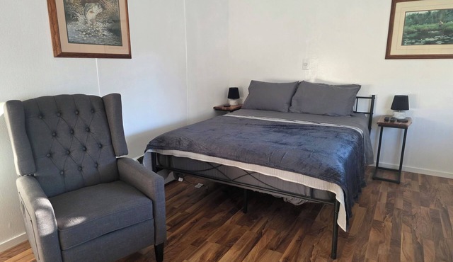 FISHERMAN'S CRASH PAD Lovely 1-bedroom with AC in peaceful Clearlake Oaks