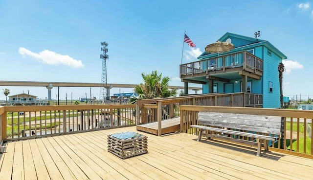 Fisherman's Dream Home: Canal Views, Beautiful Dock
