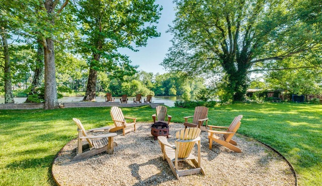 Fisherman's Dream! Directly on the beautiful Watauga River! Walk in access!