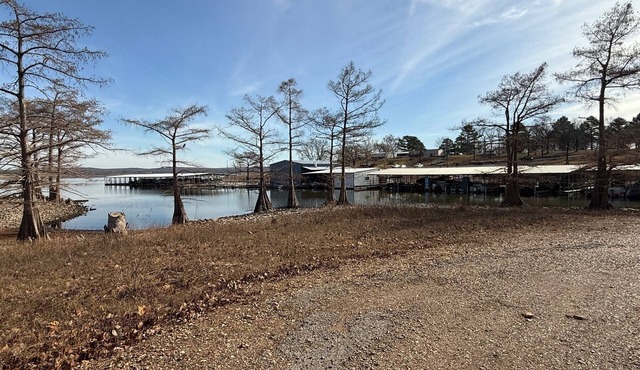 Fisherman's Flat Cozy 3-bedroom cabin short walk to water at Cypress Cove