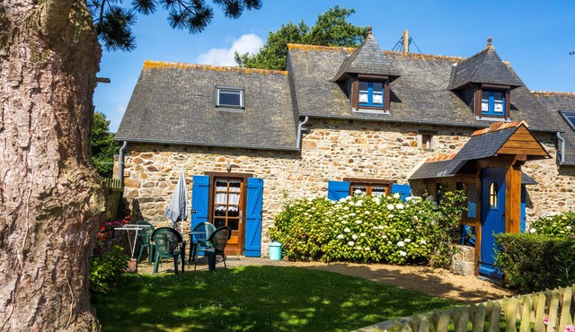 Fisherman's house with garden, near Bréhat Paimpol Perros guirec.
