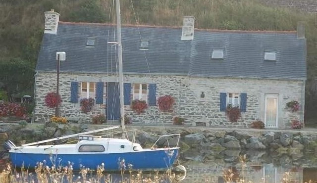 Fisherman's house, inlet, near Pontrieux, the rock jagu
