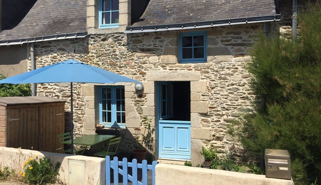 Fisherman's house 50 m from the sea