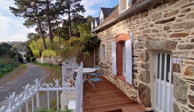 Fisherman's house near the GR and the sea. Quiet, privileged surroundings!