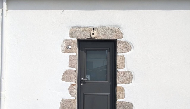 Fisherman's house, on the port of Kerroch, 3 minutes' walk from the beach!