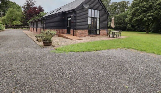 FISHERMAN'S LODGE, family friendly, with a garden in Arkesden