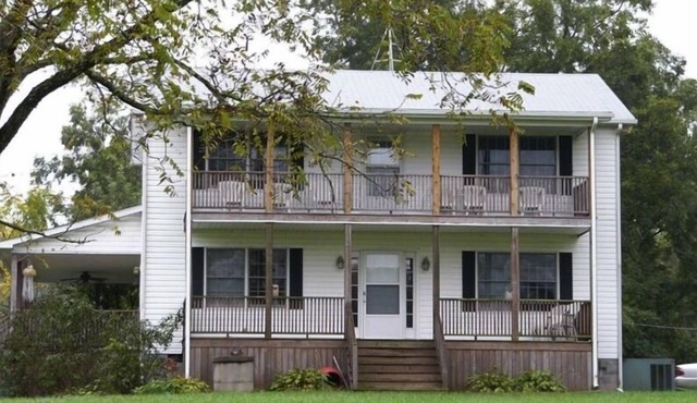Fisherman's Paradise and Country Retreat on Kerr Reservoir