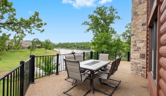 Fisherman's Paradise! Boat Slips & Dock 6Bed @ Luxury Lakefront Chalet Resort