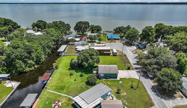 Fisherman's paradise on Lake Eustis in Leesburg, FL