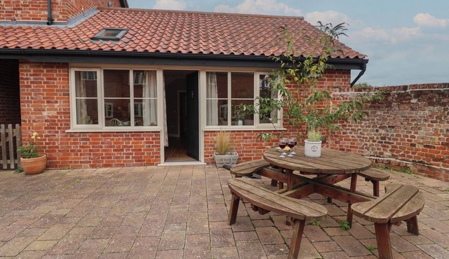 FISHERMAN'S REST, pet friendly, with a garden in Ipswich
