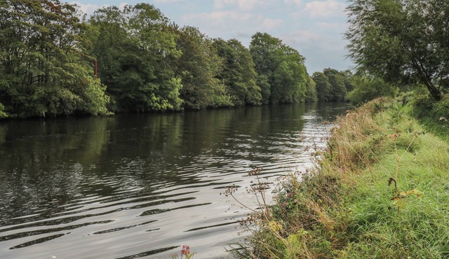 FISHERMAN'S RETREAT, pet friendly, with a garden in Mirfield