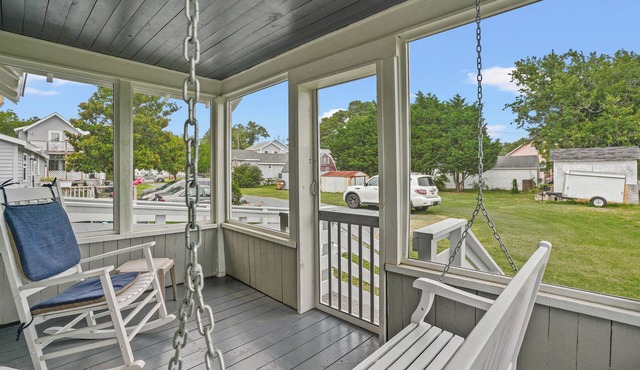 Fisherman's Cottage | Cozy Island Retreat, Screened Porch, Walk to Town & Dog Friendly