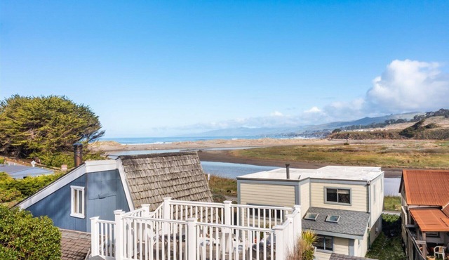 Fisherman’s Cottage–Beach Retreat Easy Walk to Sand-Surf-Fun Bodega Bay