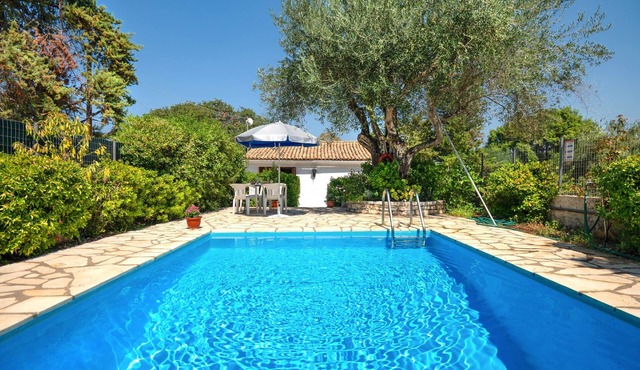 Fishermans Cottage: Private pool, a/c, near beach