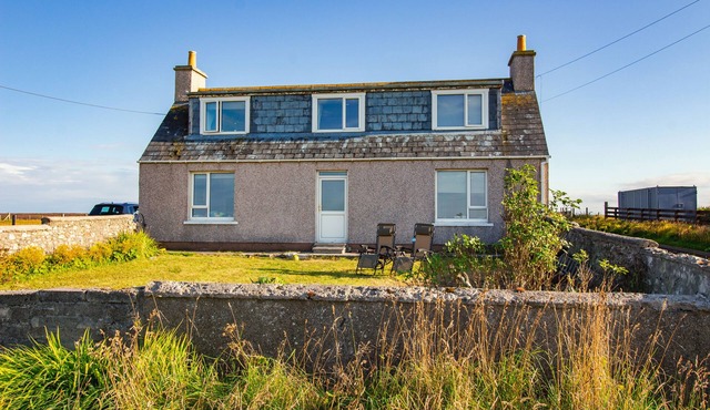 FISHERMAN’S HOLDING, pet friendly, with a garden in Port Of Ness