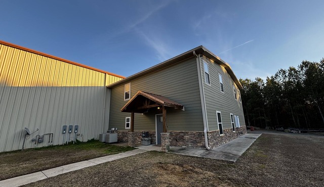 FISHERMAN’S PARADISE - indoor heated & cool parking for trucks and boatsnnn