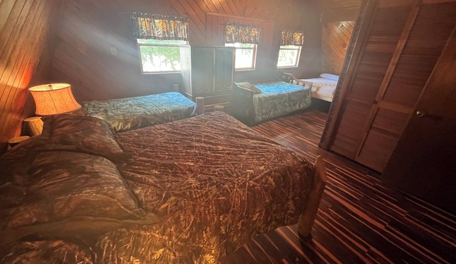 Fisherman’s paradiseThis Charming 3-bedroom house with WiFi, AC in Moore Haven,!
