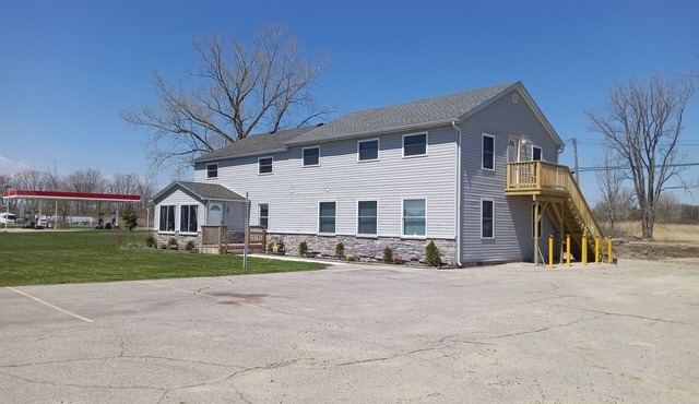 Fishermen and large groups will love this spacious building! Plenty of parking!