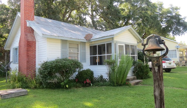 Fishermen Beach Lovers Snowbirds Unique Bon Secour River Cabin, Pet Friendly!