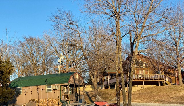FISHERMEN FRIENDS & FAMILIES! Enjoy a fun winter getaway at the lake.