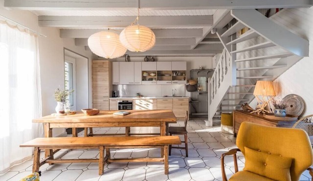 Fishermen's house with sea and Brehat views