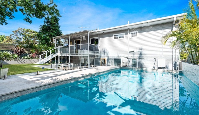 Fishermens Oasis - Unique 4 bedroom pool home