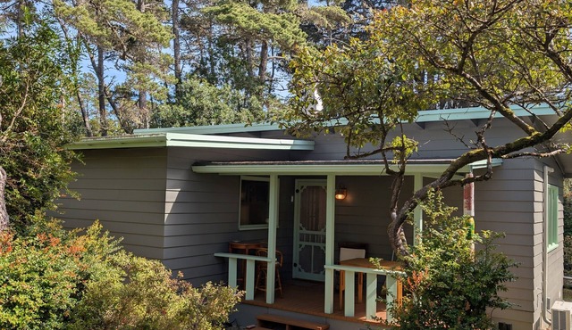Fishers D'Lighthouse II – A 1960 Coastal Cabin