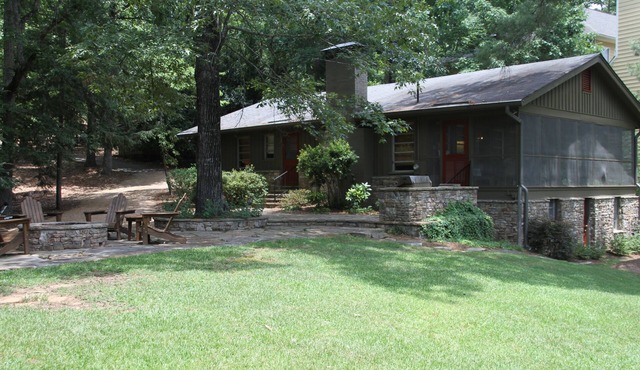 FishHook - A Lakefront Cottage - Close to the Water! Relaxing lake area!