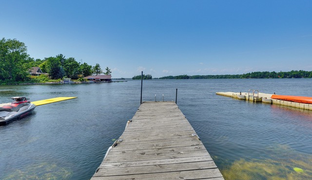 Fishing & Boating Paradise: St Lawrence River Home