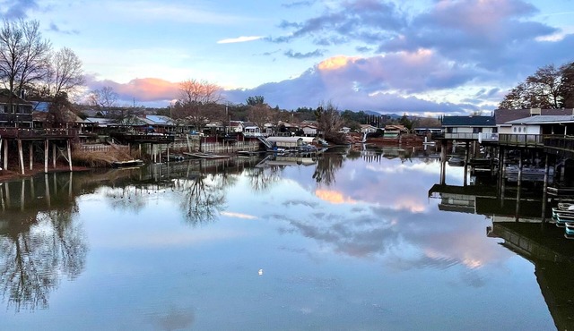 Fishing bungalow on the water w/private dock.