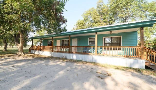 Fishing cabin with views on Lake Chicot!