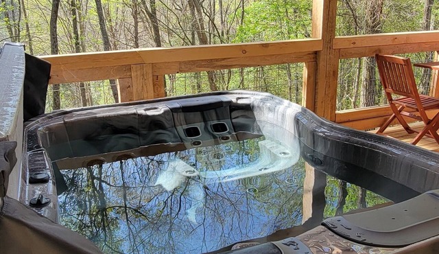 Fishing Cottage on a farm w/hot tub, walk to trophy trout fishing