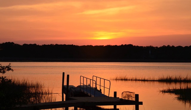 Fishing, Crabbing, and Boating paradise on 5 acres.