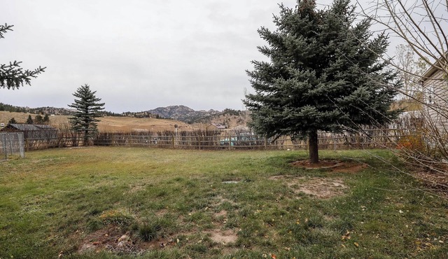 Fishing Eddys- Main House w/Guest House on Missouri River