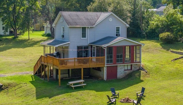 Fishing Paradise, Kayaks, outdoor games, and more