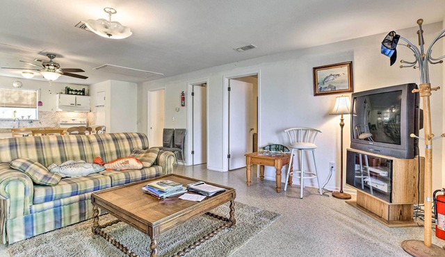 Fishing Pier, Kayaks: Bayfront Home in Palacios!