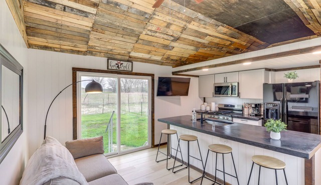 Fishing Pond Access: Pet-Friendly Lorena Studio