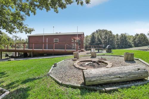 Fishing Pond and Treehouse Tranquil Maysville Cabin